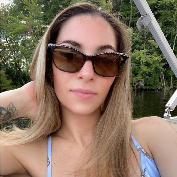 Meet your Posher, Justine - Picture 2 of 2